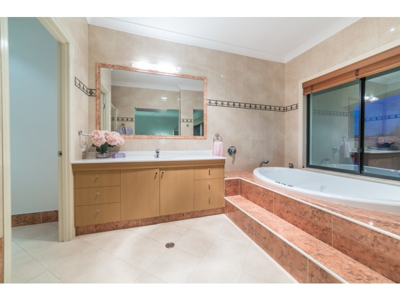 103 Amalfi Drive, Isle Of Capri QLD 4217