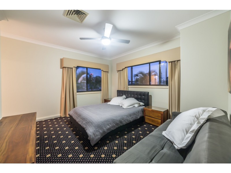 103 Amalfi Drive, Isle Of Capri QLD 4217