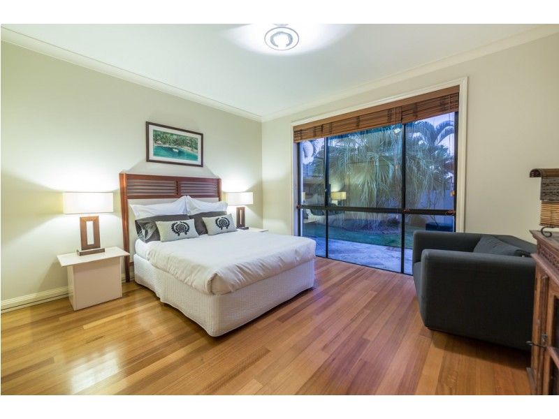 103 Amalfi Drive, Isle Of Capri QLD 4217