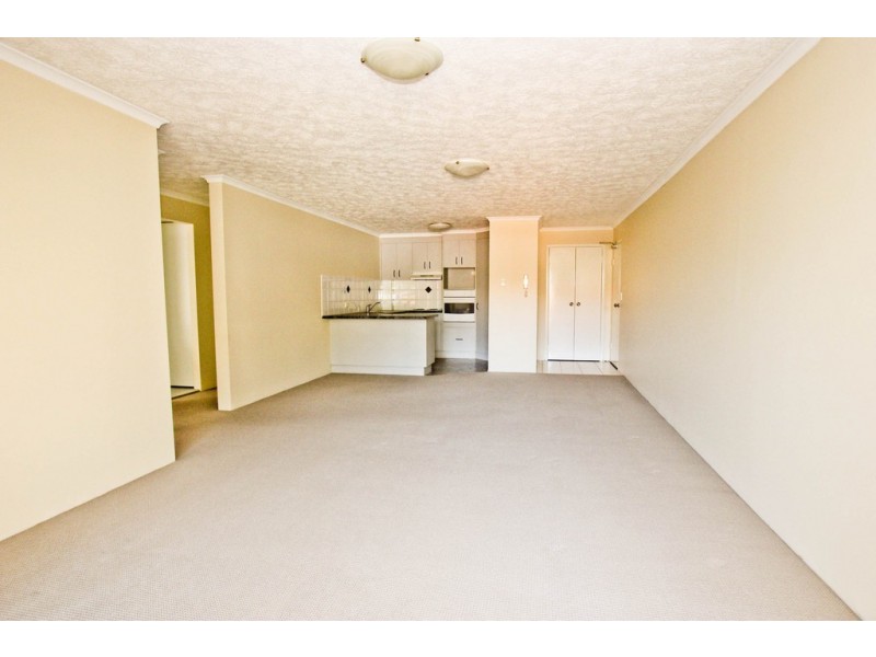 4/28 Sykes Crt, Southport QLD 4215