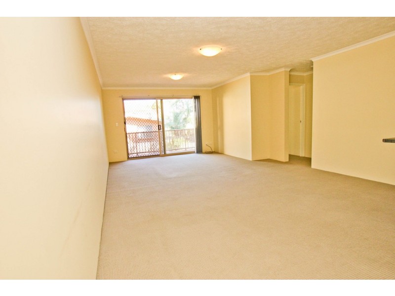 4/28 Sykes Crt, Southport QLD 4215