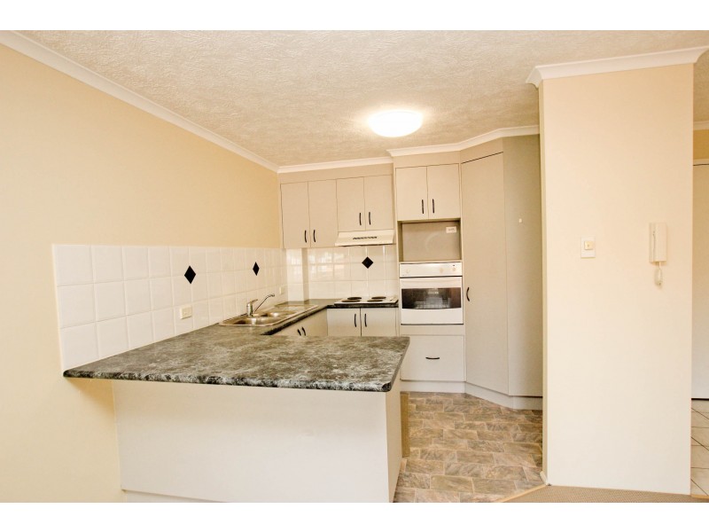 4/28 Sykes Crt, Southport QLD 4215