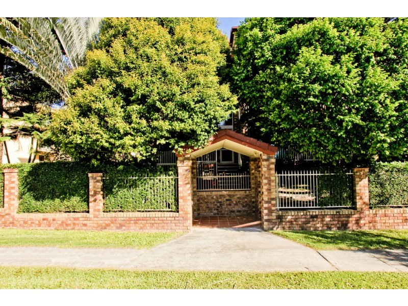 4/28 Sykes Crt, Southport QLD 4215