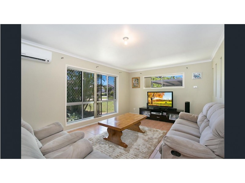 11 Chianti Ave, Mermaid Waters QLD 4218