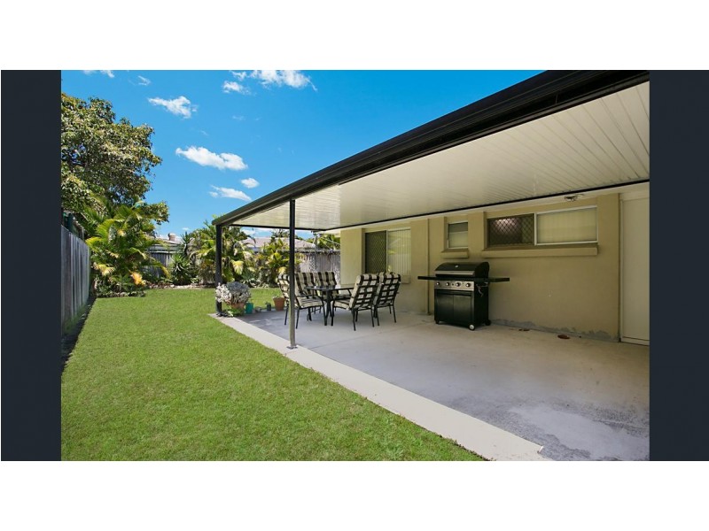11 Chianti Ave, Mermaid Waters QLD 4218