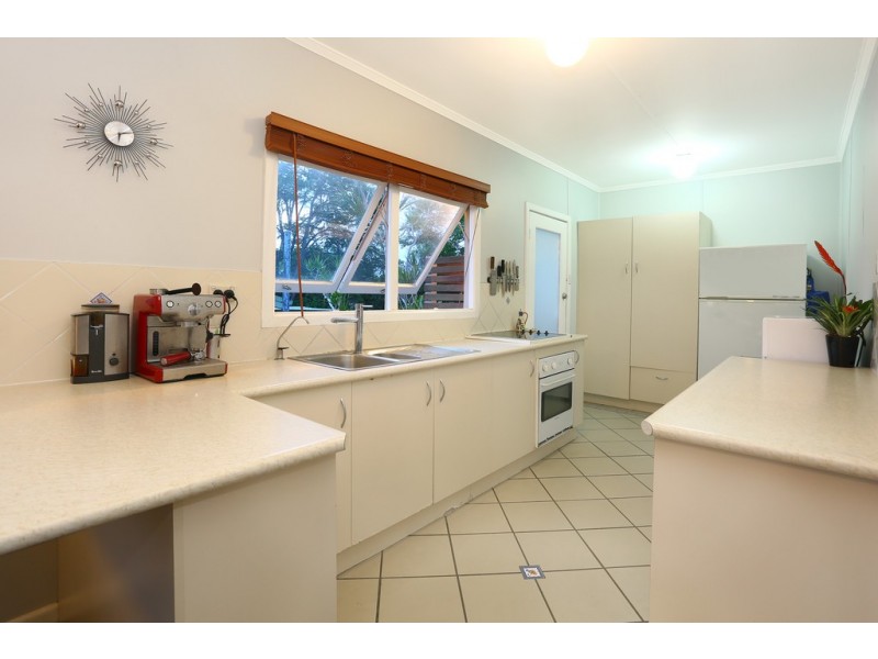 31 Bellevue Parade, Labrador QLD 4215