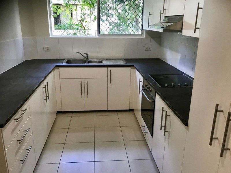 2/10 White Street, Southport QLD 4215