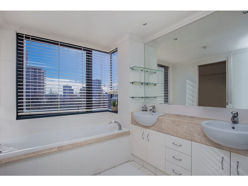 18/20 Queensland Avenue, Broadbeach QLD 4218
