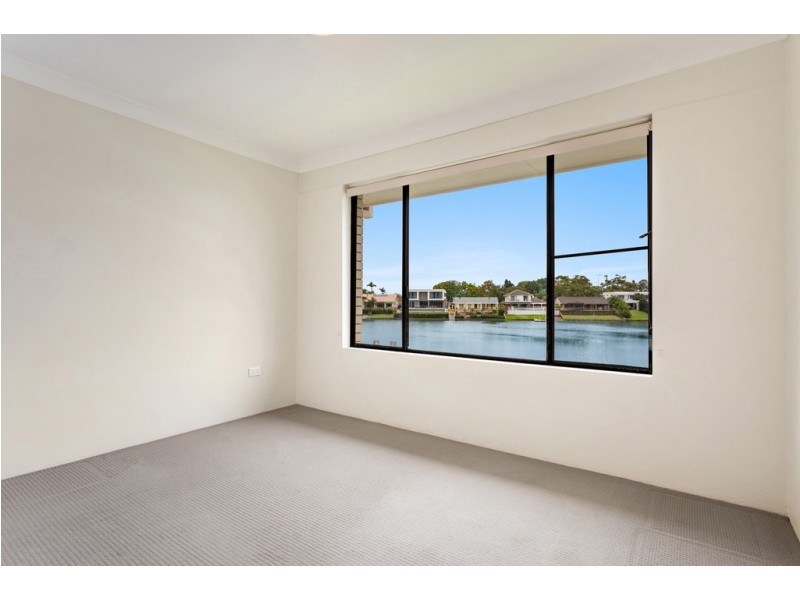 4/8 Aquila Court, Mermaid Waters QLD 4218