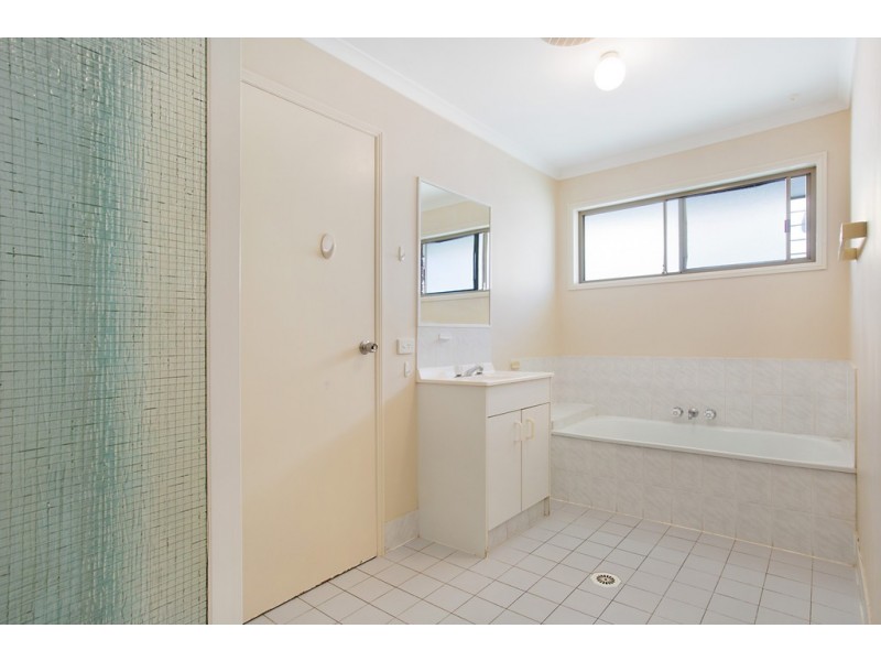 12 Southlake Drive, Varsity Lakes QLD 4227