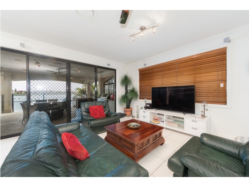 112 Sir Bruce Small Blvd, Benowa Waters QLD 4217
