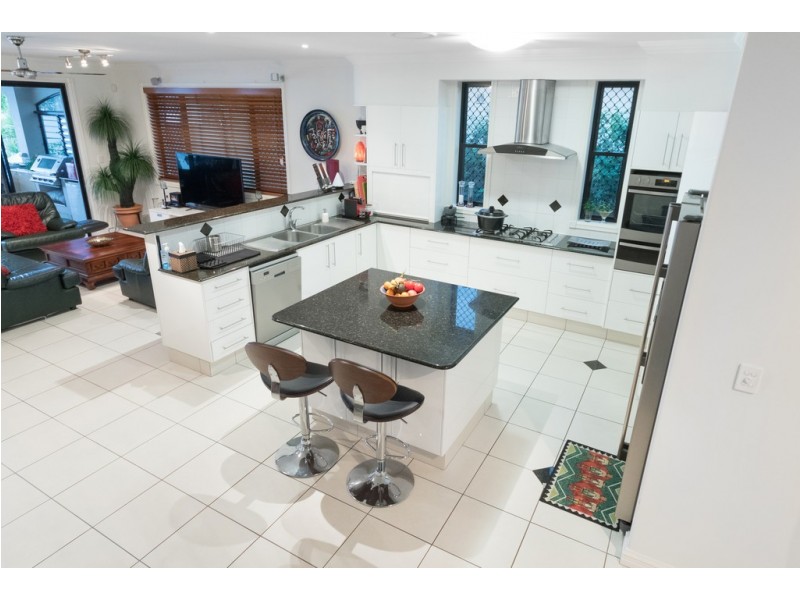 112 Sir Bruce Small Blvd, Benowa Waters QLD 4217