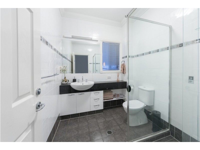 112 Sir Bruce Small Blvd, Benowa Waters QLD 4217