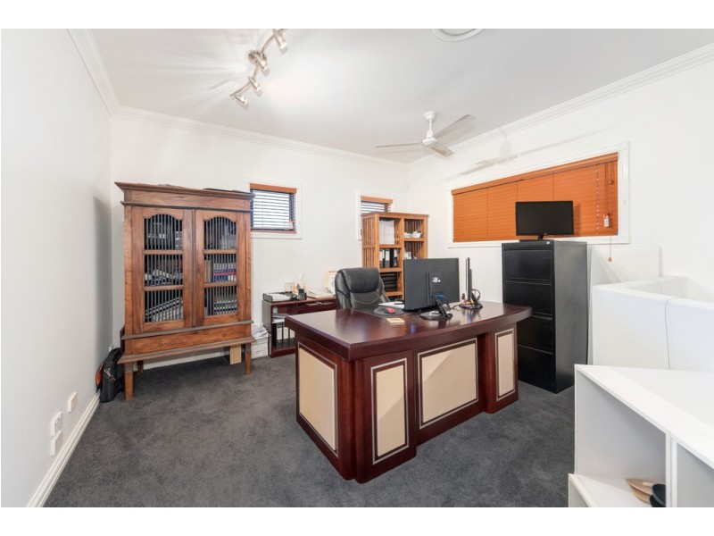 112 Sir Bruce Small Blvd, Benowa Waters QLD 4217