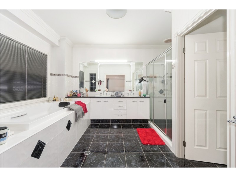 112 Sir Bruce Small Blvd, Benowa Waters QLD 4217