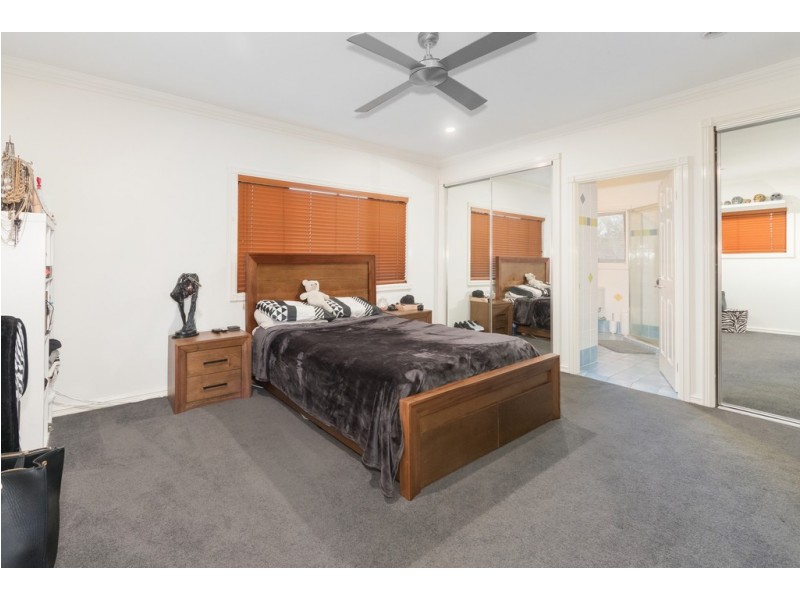 112 Sir Bruce Small Blvd, Benowa Waters QLD 4217