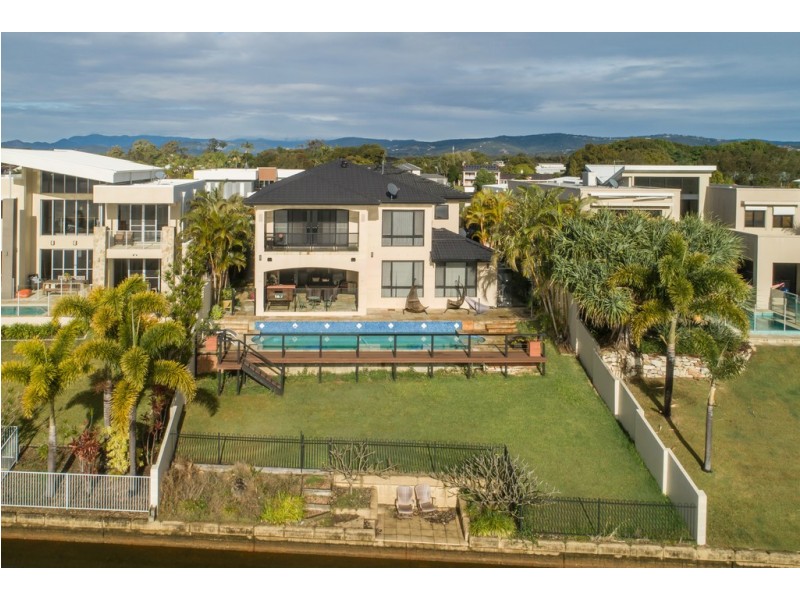 112 Sir Bruce Small Blvd, Benowa Waters QLD 4217