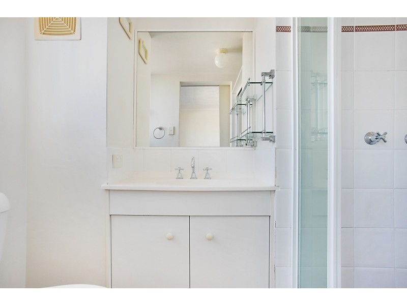 12/25 Darrambal Street, Chevron Island QLD 4217