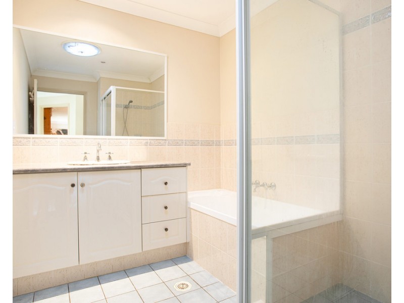 2/1 Eugenia Circuit, Robina QLD 4226