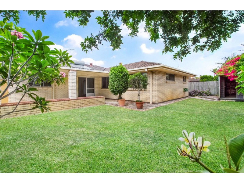 8 Boongala Road, Broadbeach Waters QLD 4218