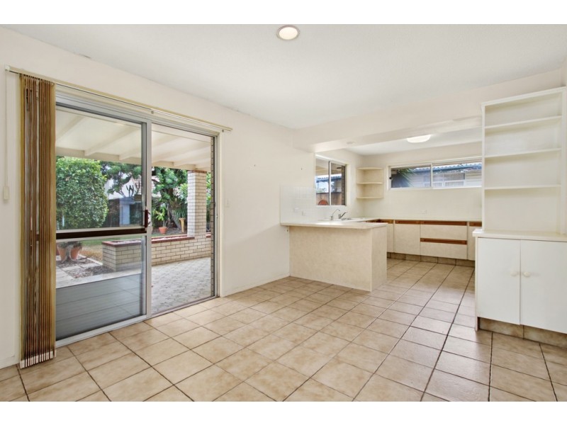 8 Boongala Road, Broadbeach Waters QLD 4218