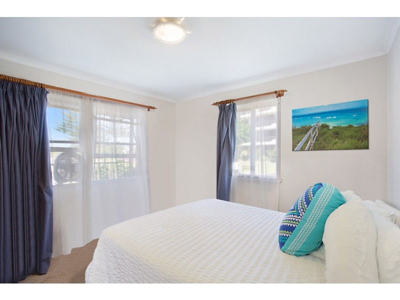 4/142 Pacific Parade, Bilinga QLD 4225