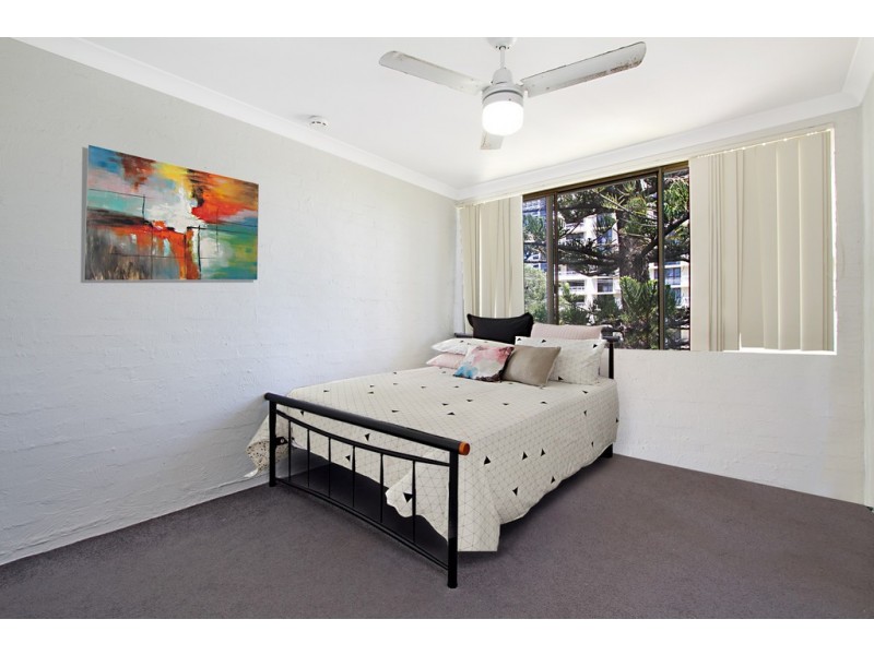 9/13 Federation Avenue, Broadbeach QLD 4218