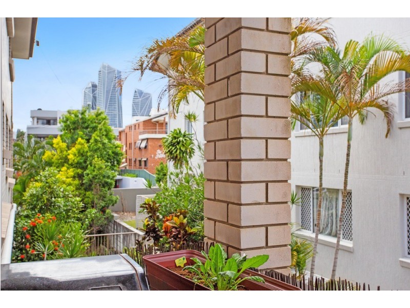 4/12 Rosewood Avenue ‘The Cascades’, Broadbeach QLD 4218