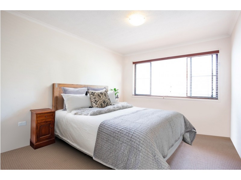 4/12 Rosewood Avenue ‘The Cascades’, Broadbeach QLD 4218