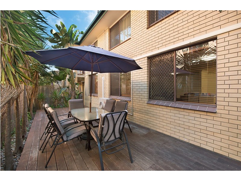 2/6 Rosewood Avenue, Broadbeach QLD 4218