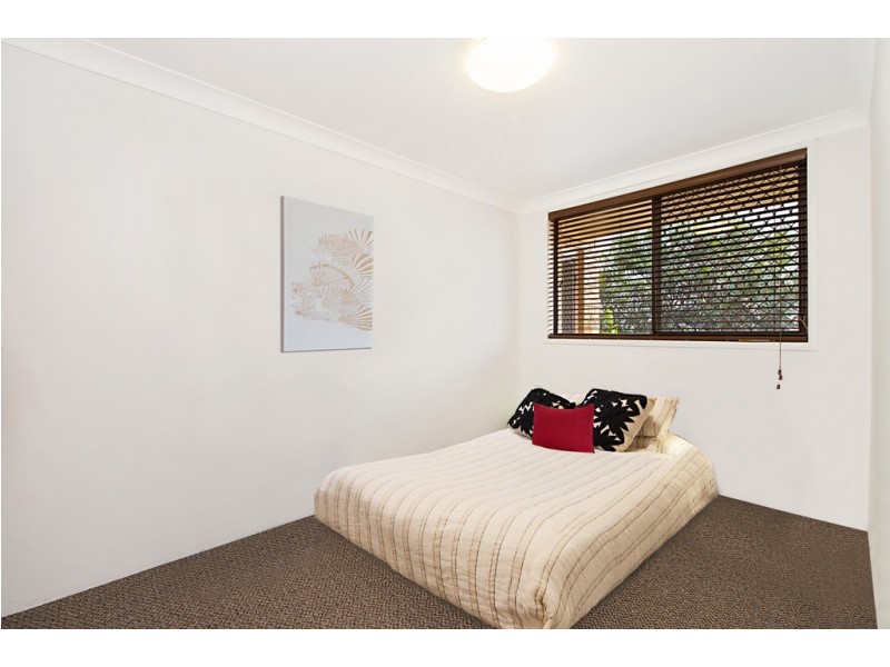 2/6 Rosewood Avenue, Broadbeach QLD 4218