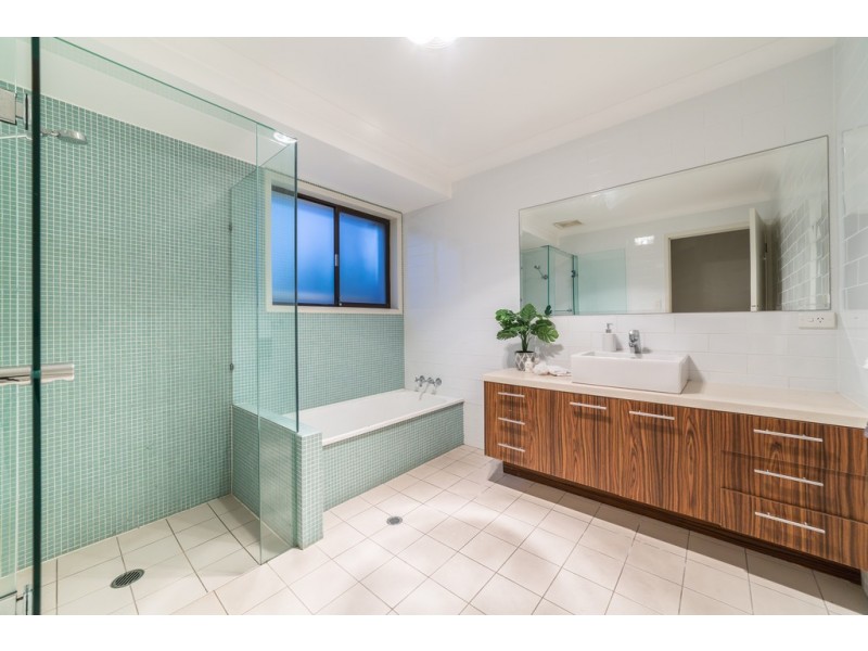 14 Mackay Close, Sorrento QLD 4217
