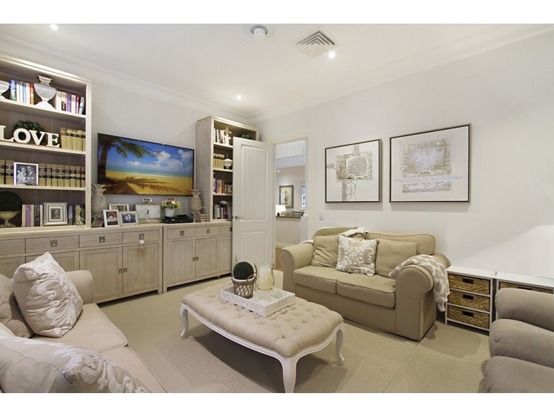 1a Yacht Street, Southport QLD 4215