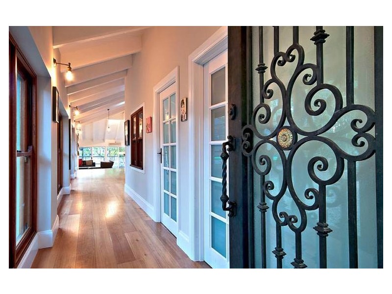 2 Platypus Aveune, Bundall QLD 4217