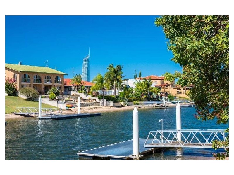 2 Platypus Aveune, Bundall QLD 4217