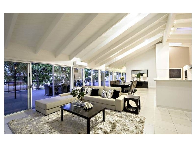 2 Platypus Aveune, Bundall QLD 4217