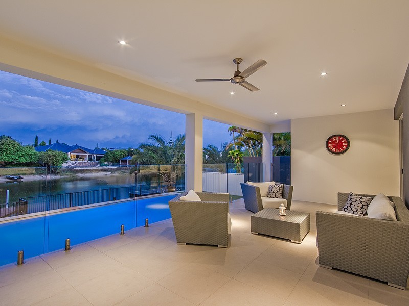 96 Clear Island Road, Broadbeach Waters QLD 4218