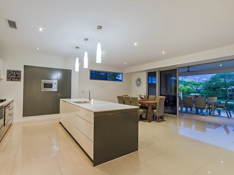 96 Clear Island Road, Broadbeach Waters QLD 4218