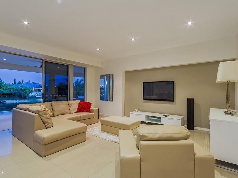 96 Clear Island Road, Broadbeach Waters QLD 4218