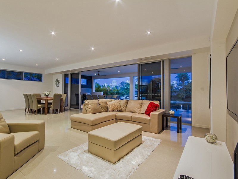 96 Clear Island Road, Broadbeach Waters QLD 4218