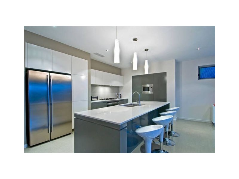 96 Clear Island Road, Broadbeach Waters QLD 4218