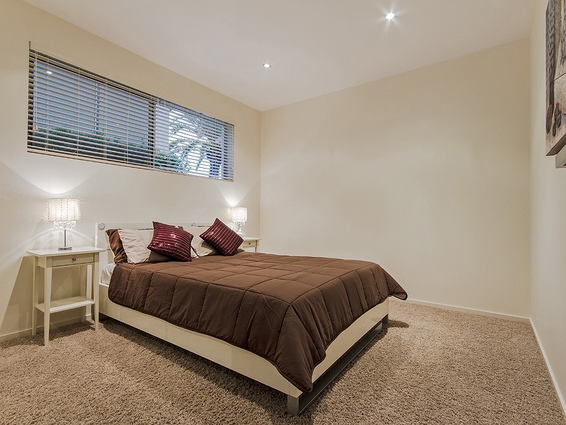 96 Clear Island Road, Broadbeach Waters QLD 4218