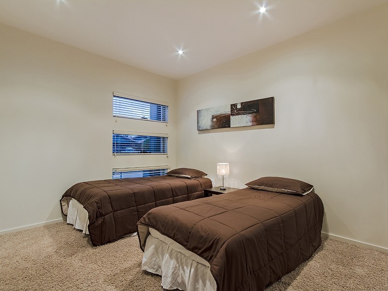 96 Clear Island Road, Broadbeach Waters QLD 4218