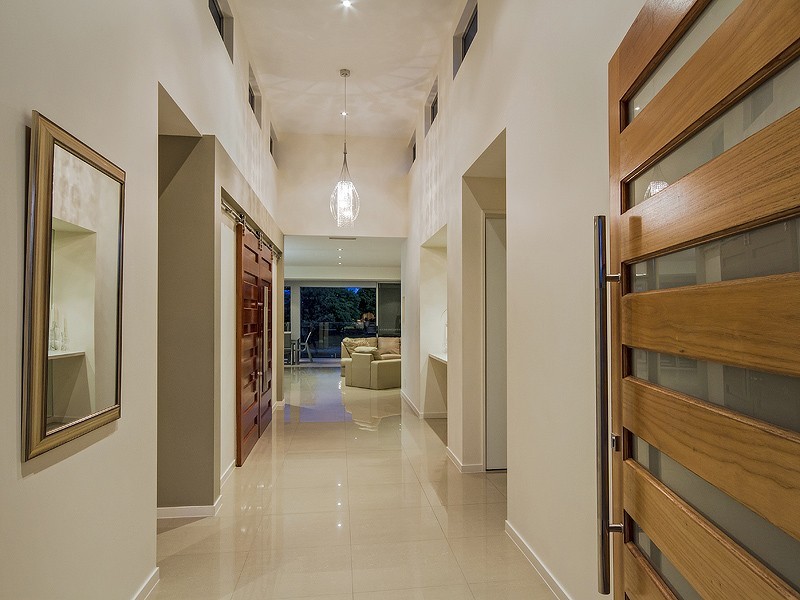 96 Clear Island Road, Broadbeach Waters QLD 4218
