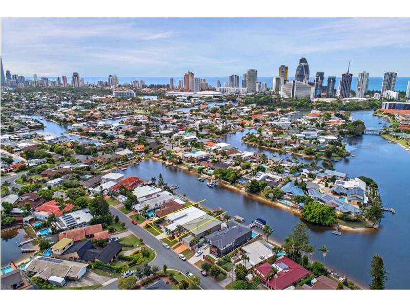 96 Clear Island Road, Broadbeach Waters QLD 4218