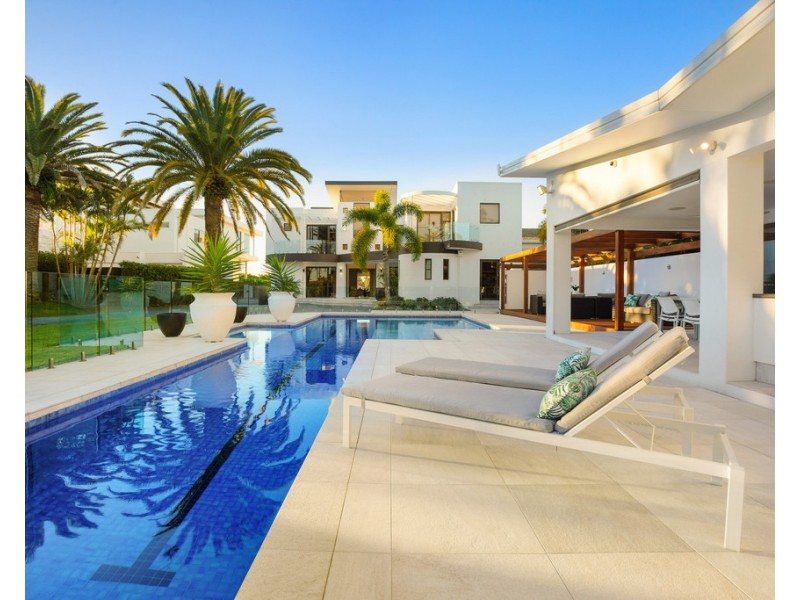 131-135 Monaco Street, Broadbeach Waters QLD 4218