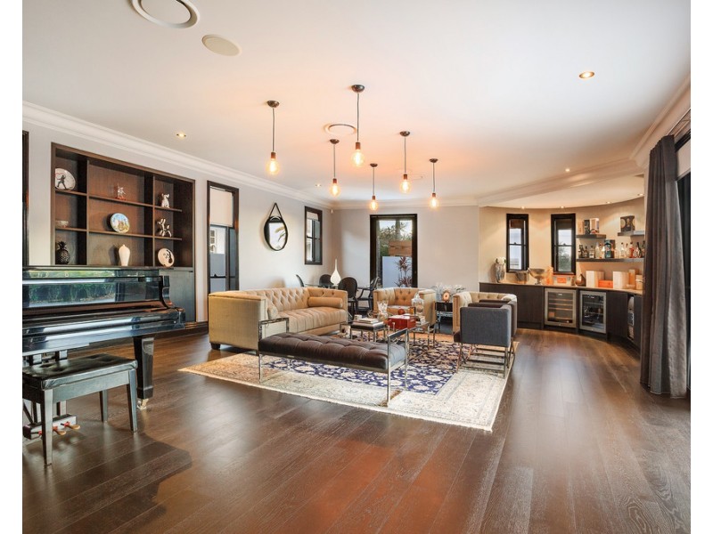 131-135 Monaco Street, Broadbeach Waters QLD 4218