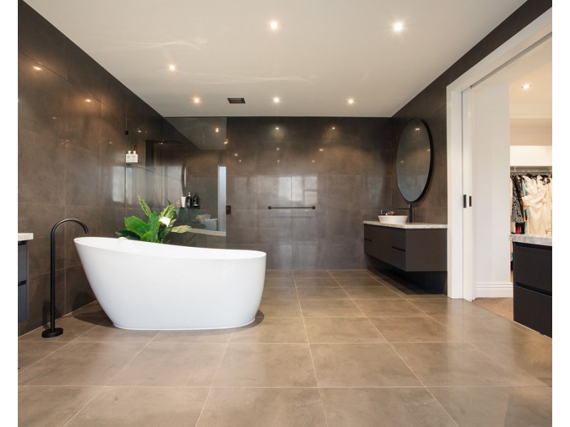 131-135 Monaco Street, Broadbeach Waters QLD 4218