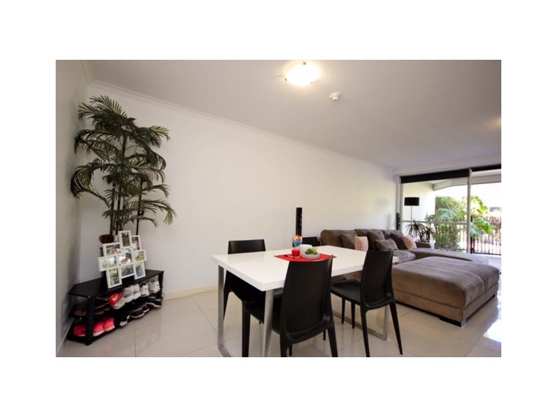 2/12 Enderley Avenue, Surfers Paradise QLD 4217