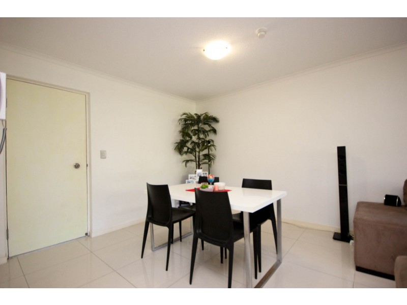 2/12 Enderley Avenue, Surfers Paradise QLD 4217